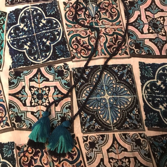 Feathers by Tolani Tie Neck Top in "Tile" Print NWT - Picture 8 of 8